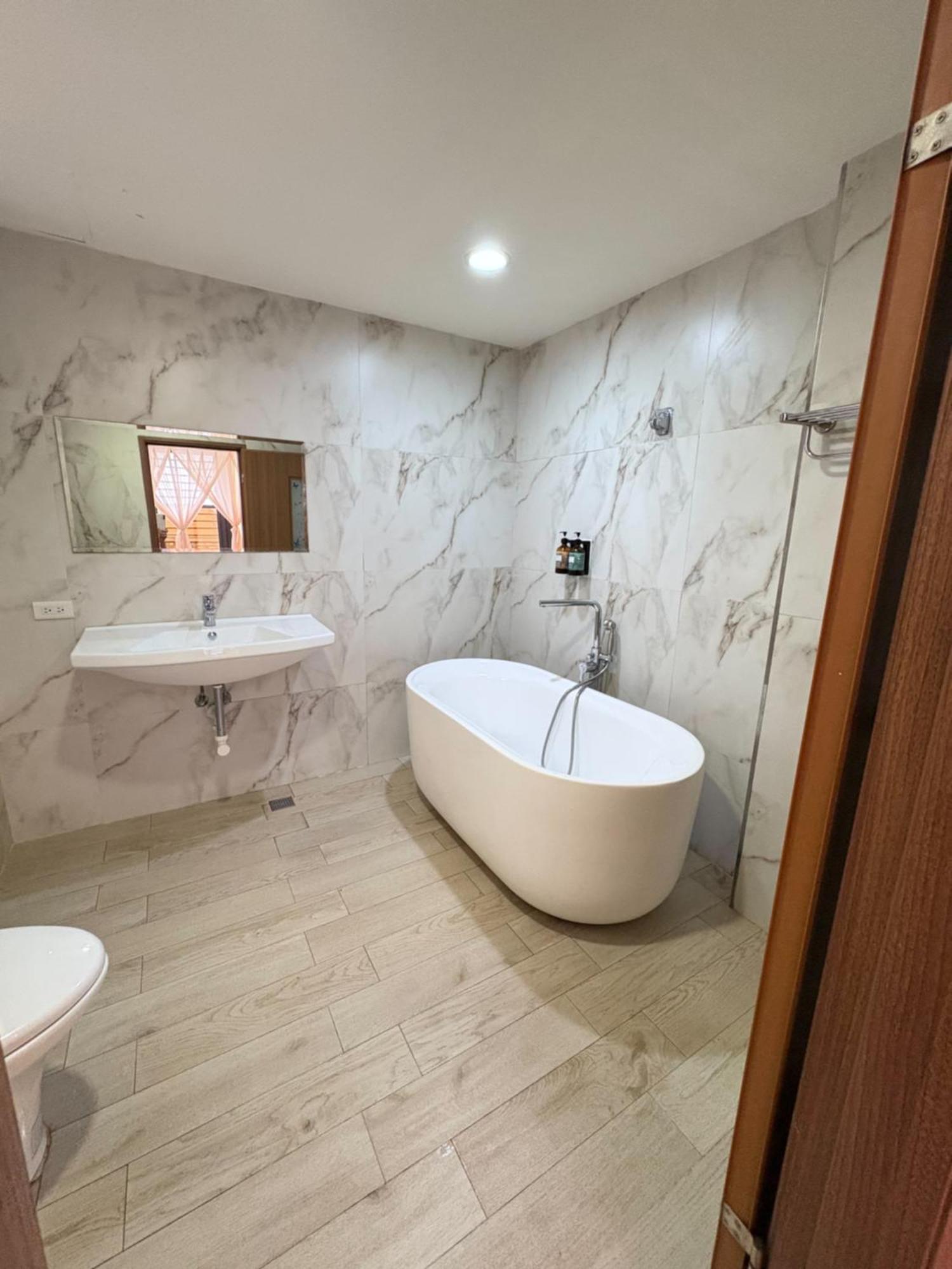 Kaohsiung Raifong Corner Homestay Екстериор снимка