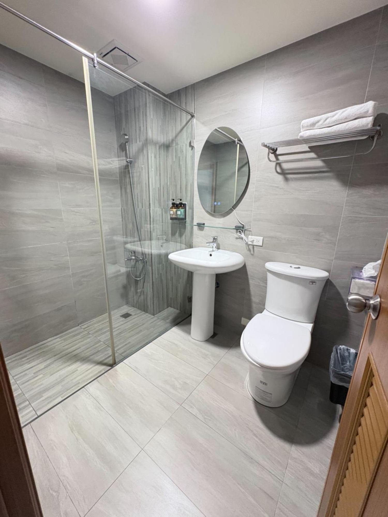 Kaohsiung Raifong Corner Homestay Екстериор снимка
