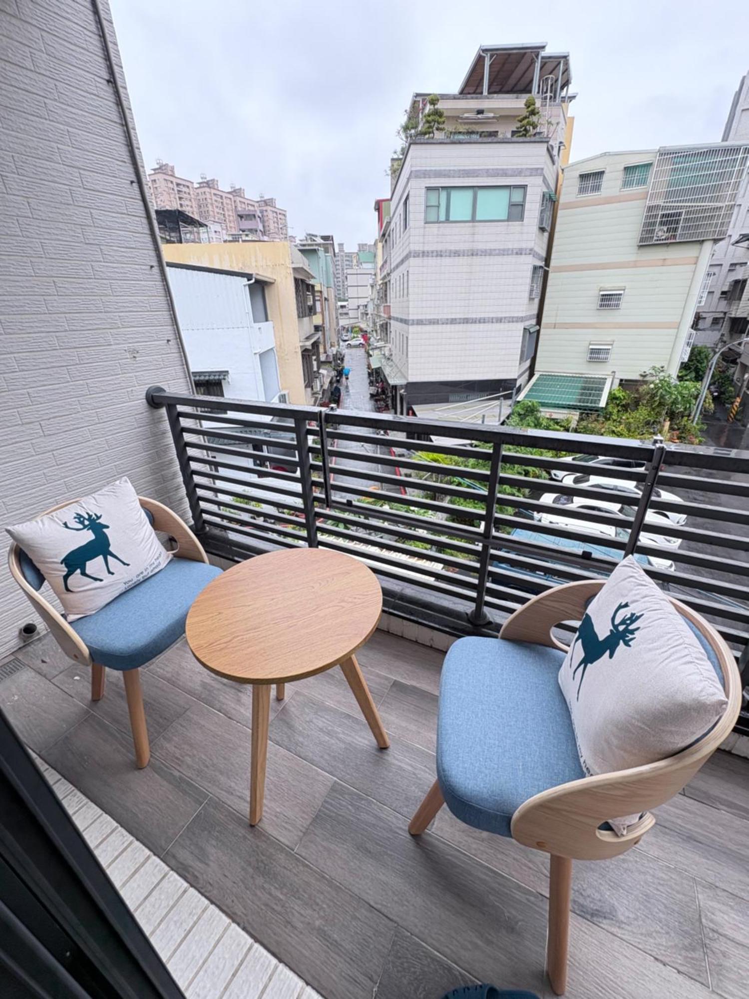 Kaohsiung Raifong Corner Homestay Екстериор снимка
